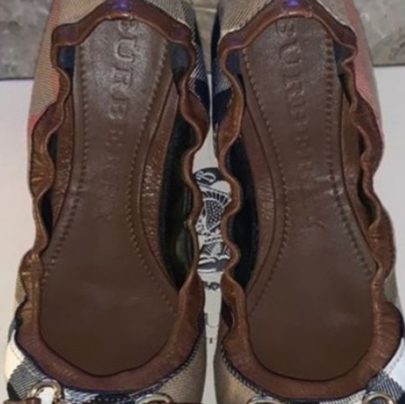 Burberry shoes - Picture 1 of 3